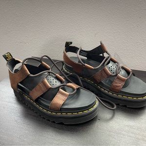 Dr. Martens gladiator sandal (Nartilla)